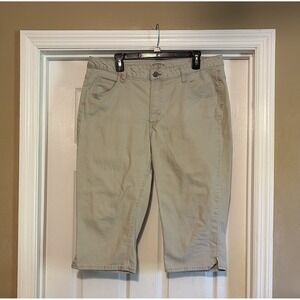 Women's Lee Riders Capri Jeans Size 18 Medium with 18" inseam STONE Capri Jeans